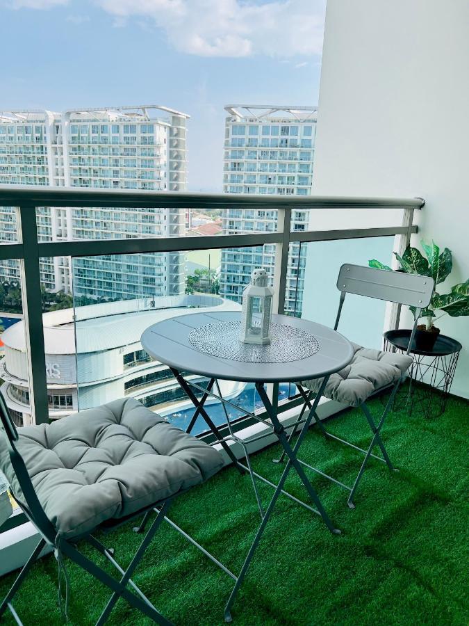 Azure Urban Residences - The Paris Hilton Club *