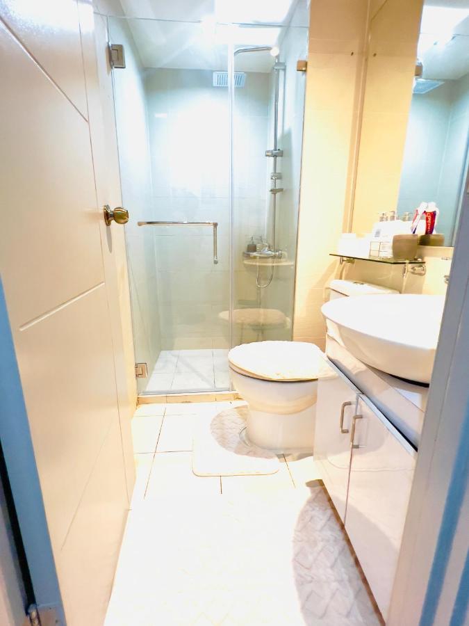 Azure Urban Residences - The Paris Hilton Club Apartment Manila